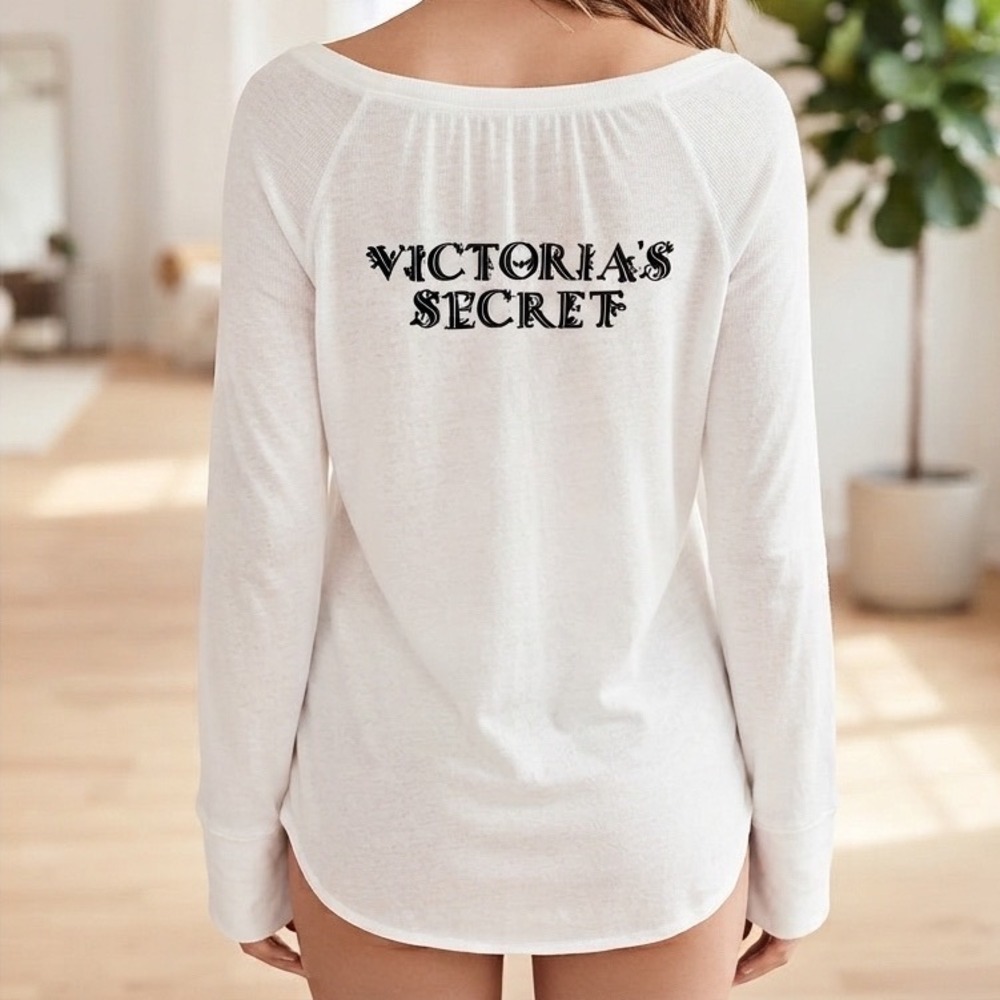 Victorias Secret‎ White Long Sleeve Graphic Top Gothic Logo Small